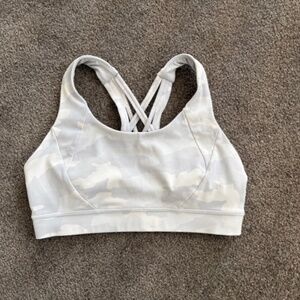 New Condition! LLL Free to Be Elevated Sports Bra for DD/DDD (E)